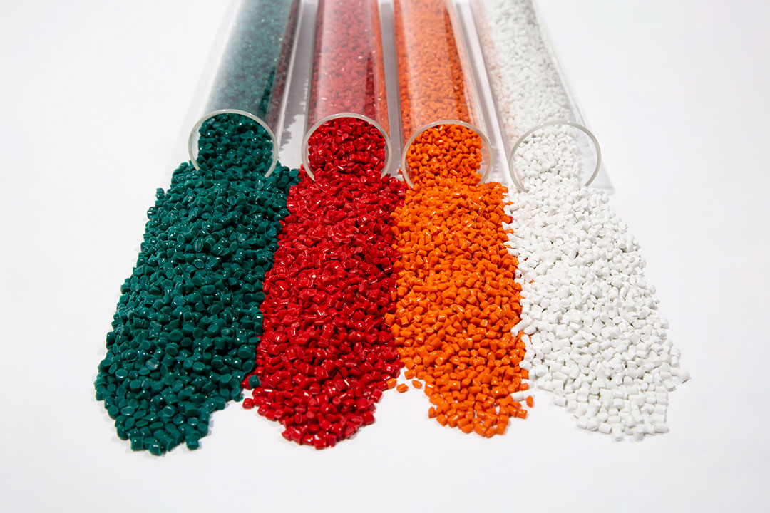 為什么電池蓋板要用到PFA氟塑料呢？